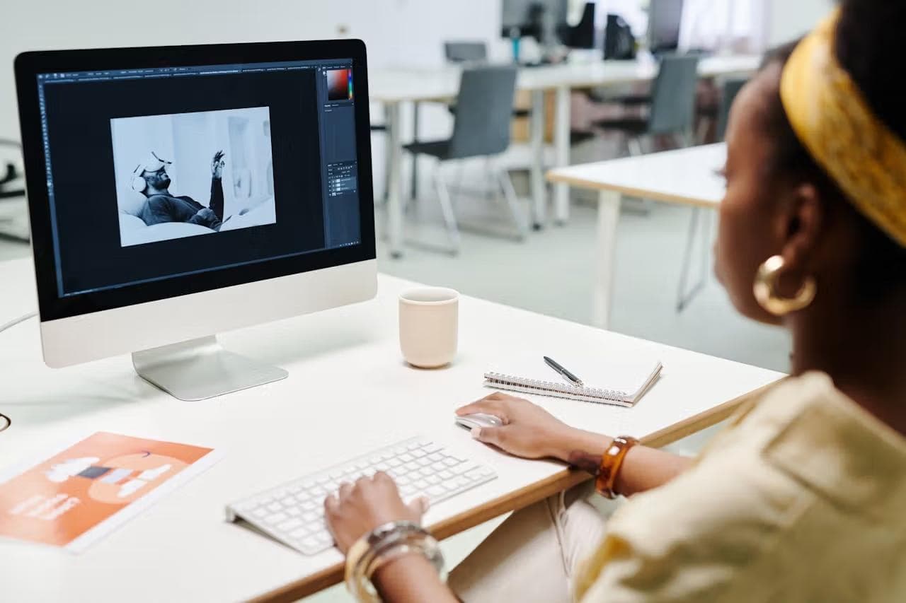 A UI/UX Design Agency Hires a Full-Time UI/UX Designer with 3 Years of Experience at £1,100/Month
