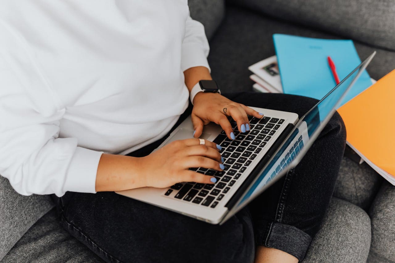 A Lingerie Brand Hires a Marketing Assistant with 2 Years of Experience at £900/Month