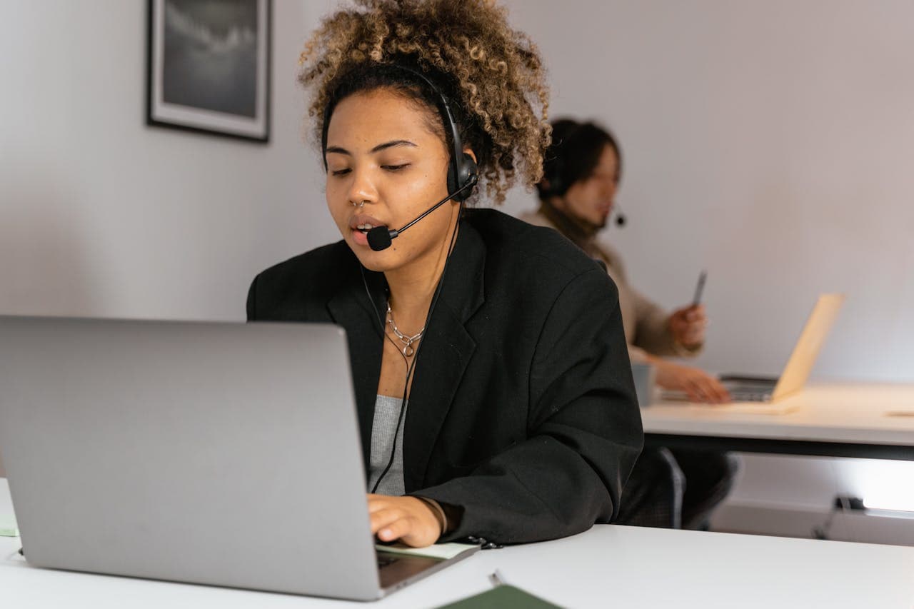 Your First 4 Weeks with an Administrative Assistant: What to Expect
