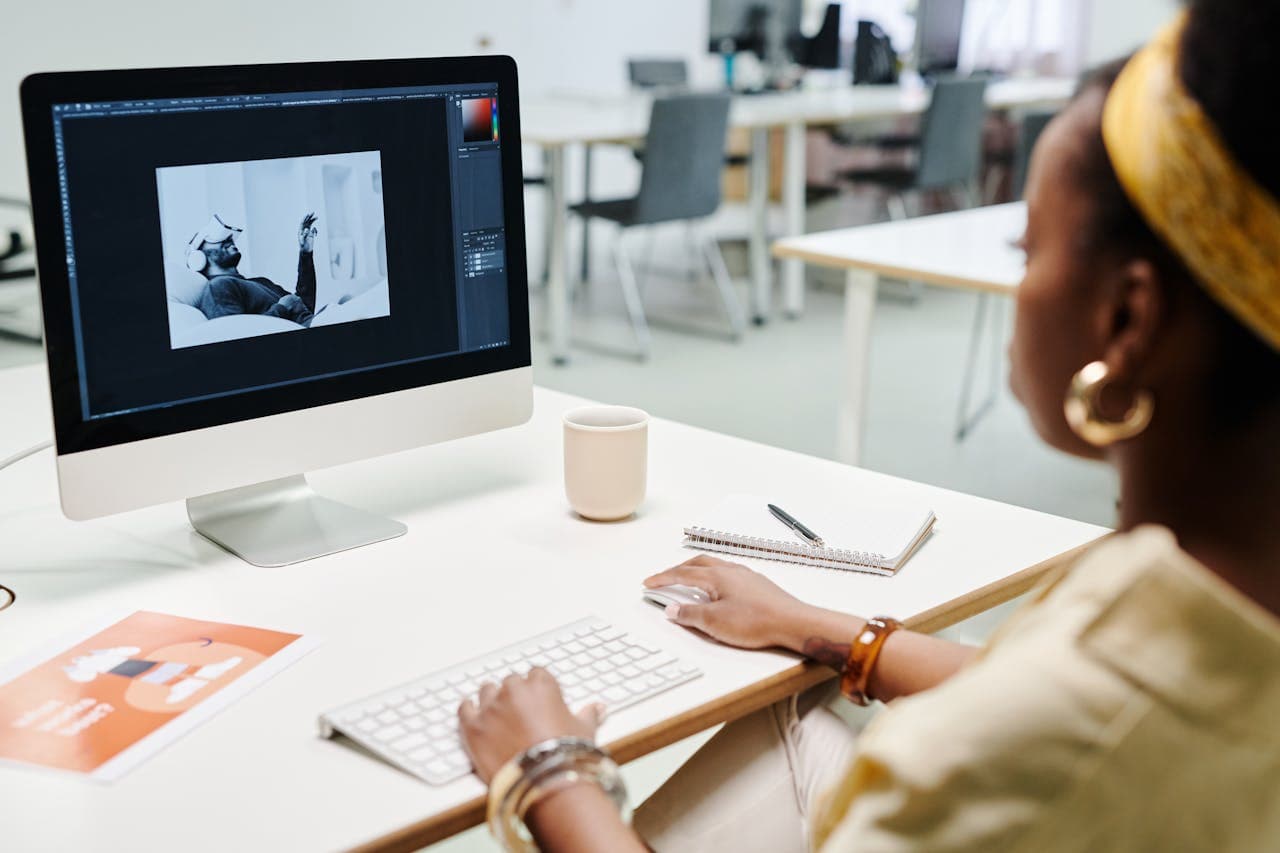 A UI/UX Design Agency Hires a Full-Time UI/UX Designer with 3 Years of Experience at £1,100/Month