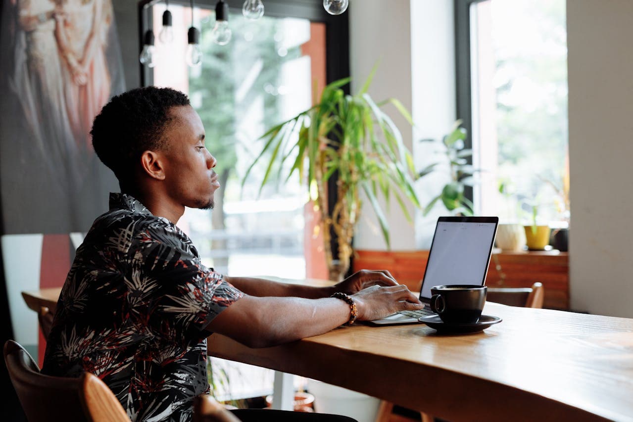 Remote Staff vs Freelancers, Which Is Right for You?